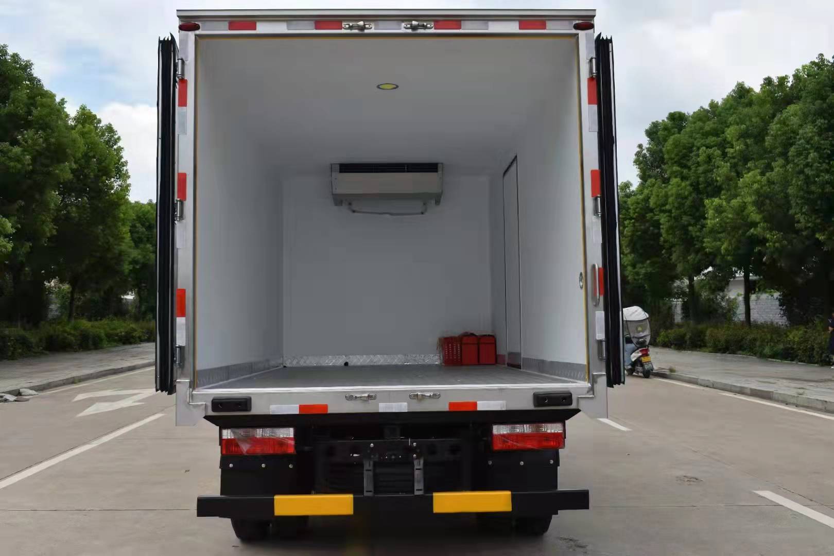 东风福瑞卡混动PHEV冷藏车