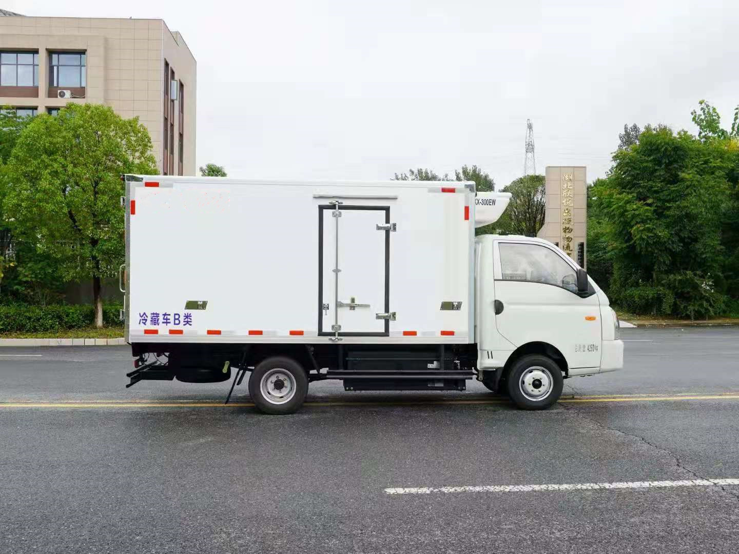 凯马锐航纯电动冷藏车