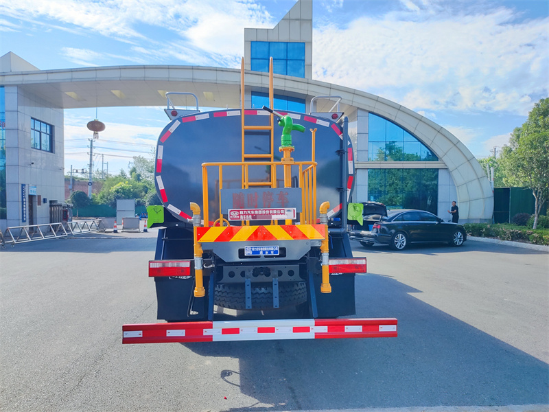 国六14方东风D9洒水车