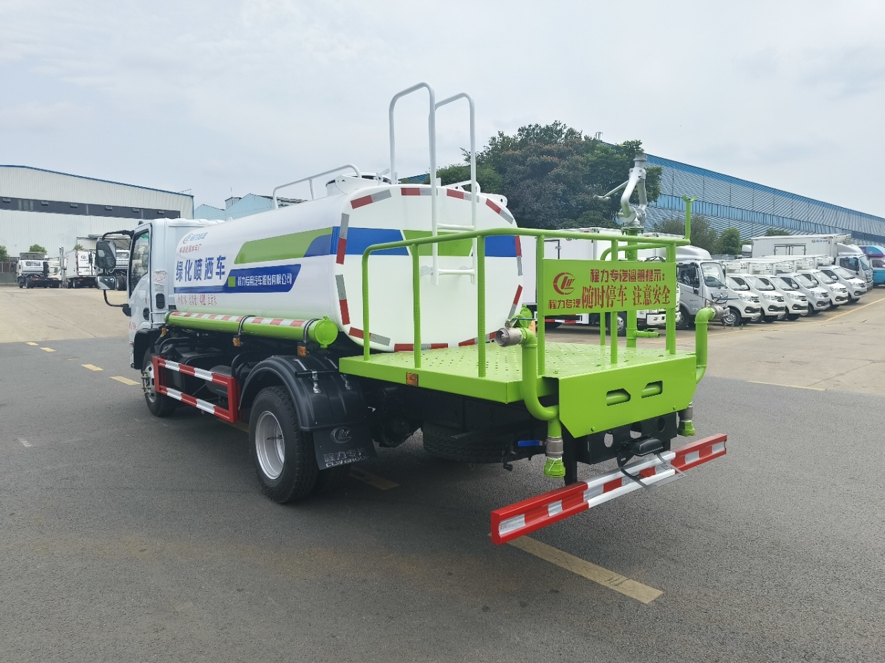 东风华神5方洒水车