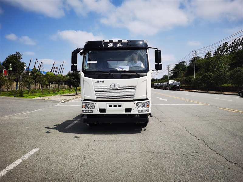 国六解放J6 洒水车（可选大小平台）