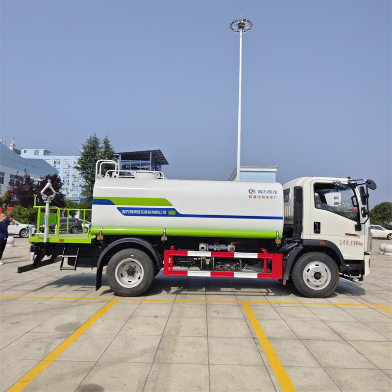 国六重汽豪沃10方洒水车