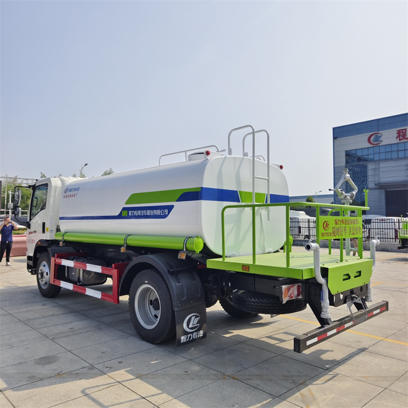 国六重汽豪沃10方洒水车