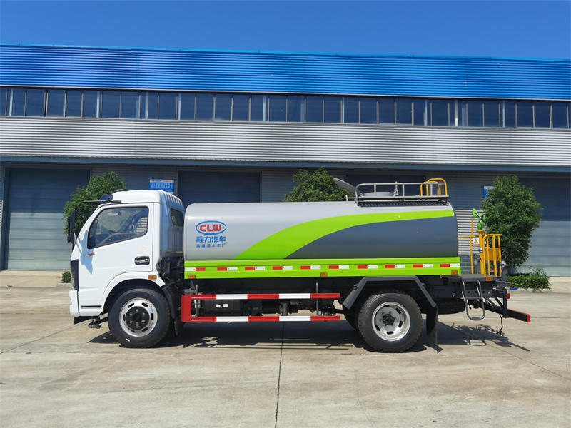国六大福瑞卡 9.2吨 洒水车