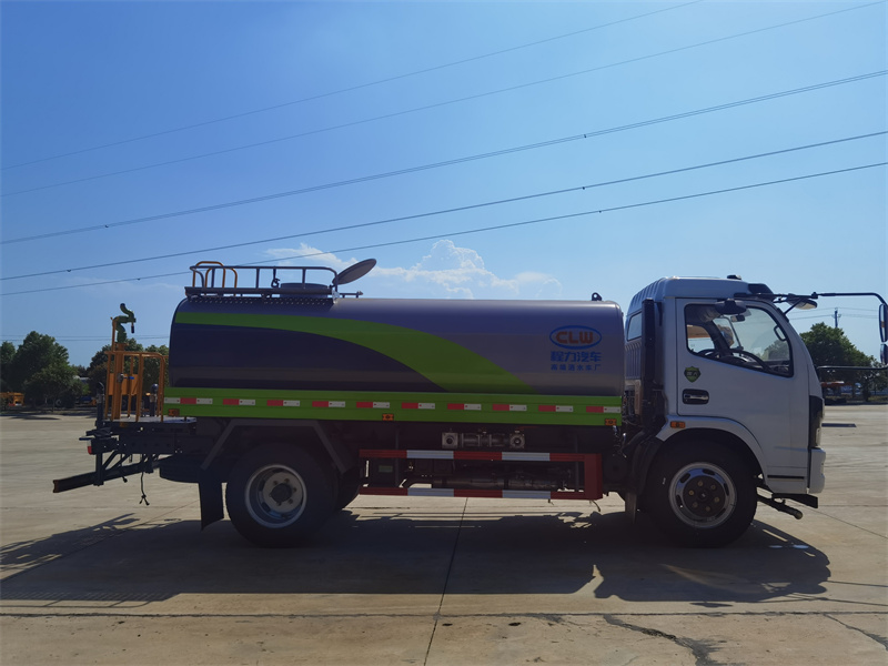 国六大福瑞卡 9.2吨 洒水车