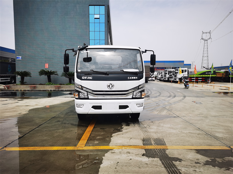 国六大多利卡 9.2吨洒水车