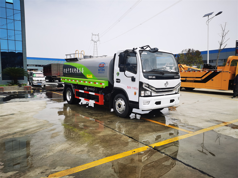 国六大多利卡 9.2吨洒水车