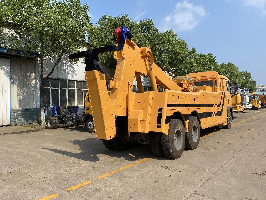 重汽豪沃后双桥一拖一清障车