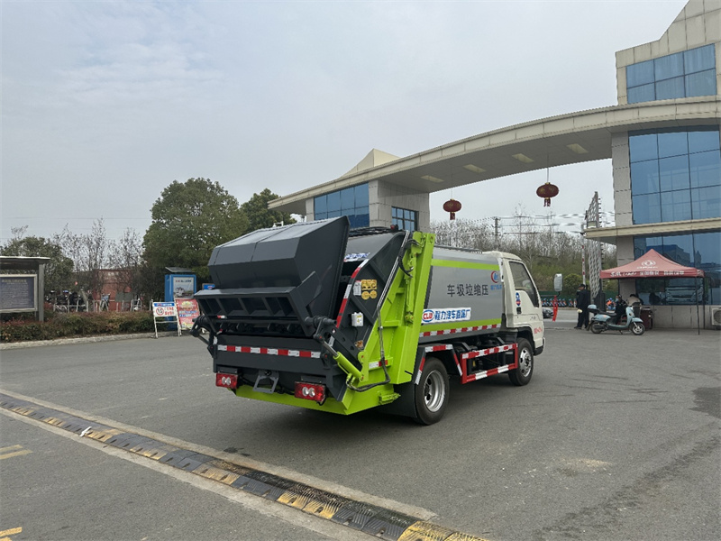 湖北程力福田蓝牌5.8方压缩垃圾车
