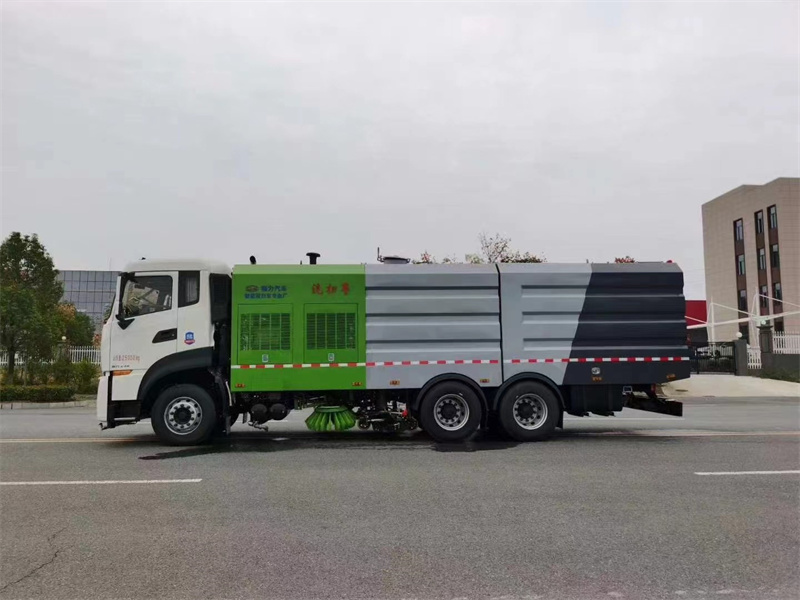 湖北程力东风天龙大型洗扫车