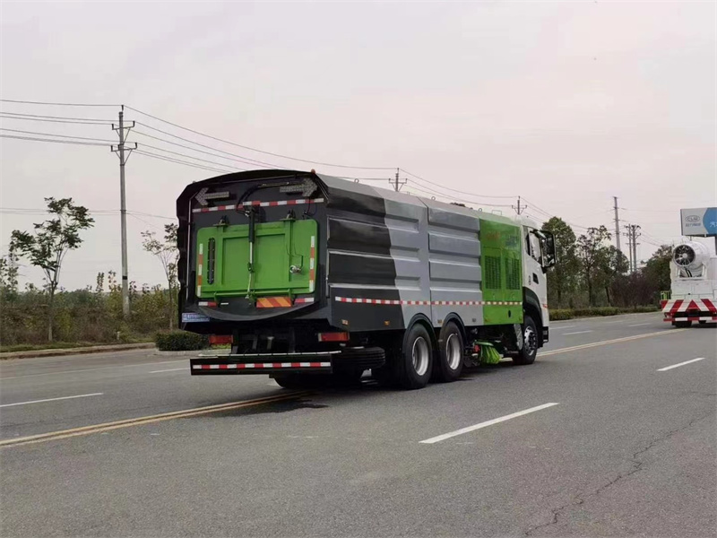 湖北程力东风天龙大型洗扫车