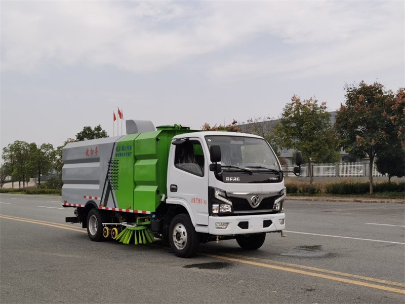 东风多利卡3308轴距洗扫车