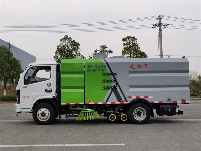 东风多利卡3308轴距洗扫车
