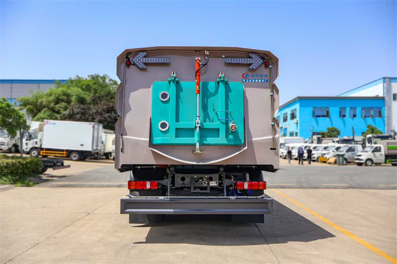 湖北程力重汽潍柴240马力mate洗扫车（16方）