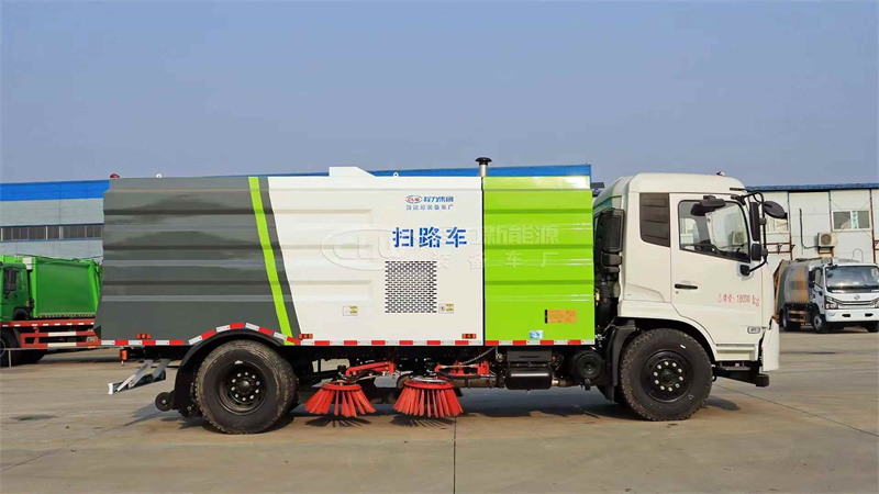 湖北程力天锦扫路车（12方）
