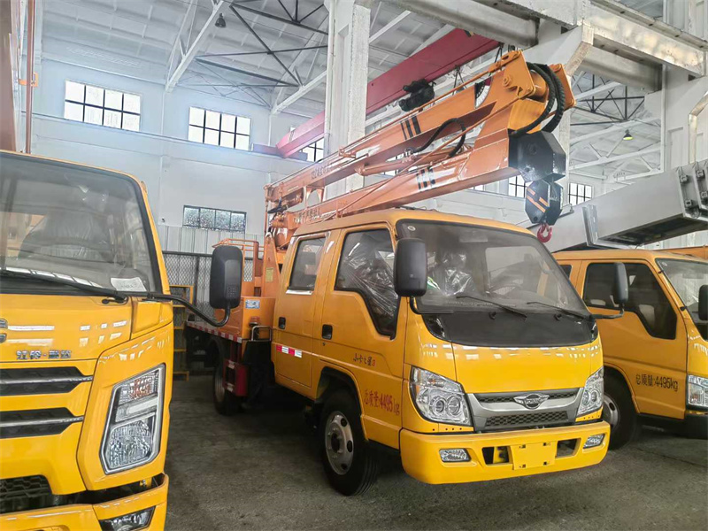 国六福田双排13.5米折臂高空作业车