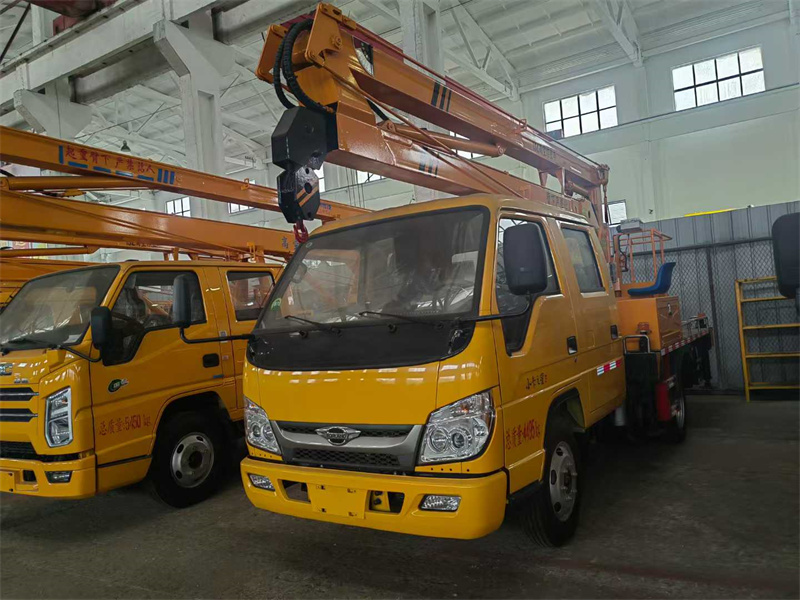 国六福田双排13.5米折臂高空作业车